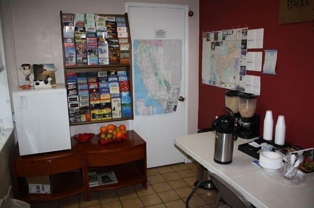 أميريكاز بست فاليو إن ليفرمور داخلي