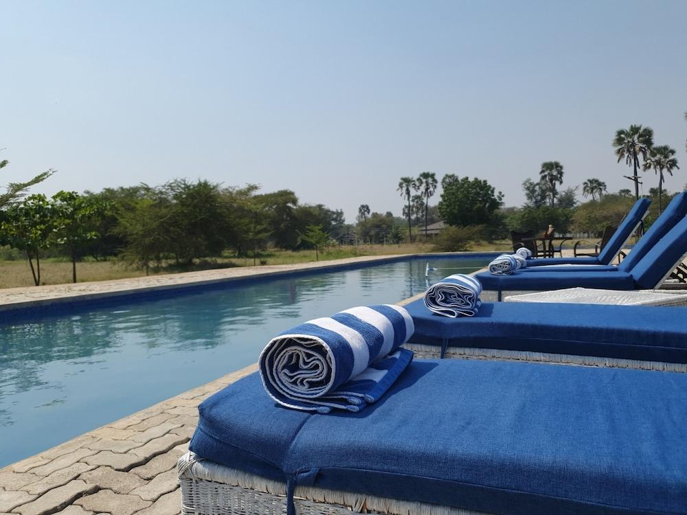 زابوري بيتش باي سيرينديب حمام سباحة مكشوف