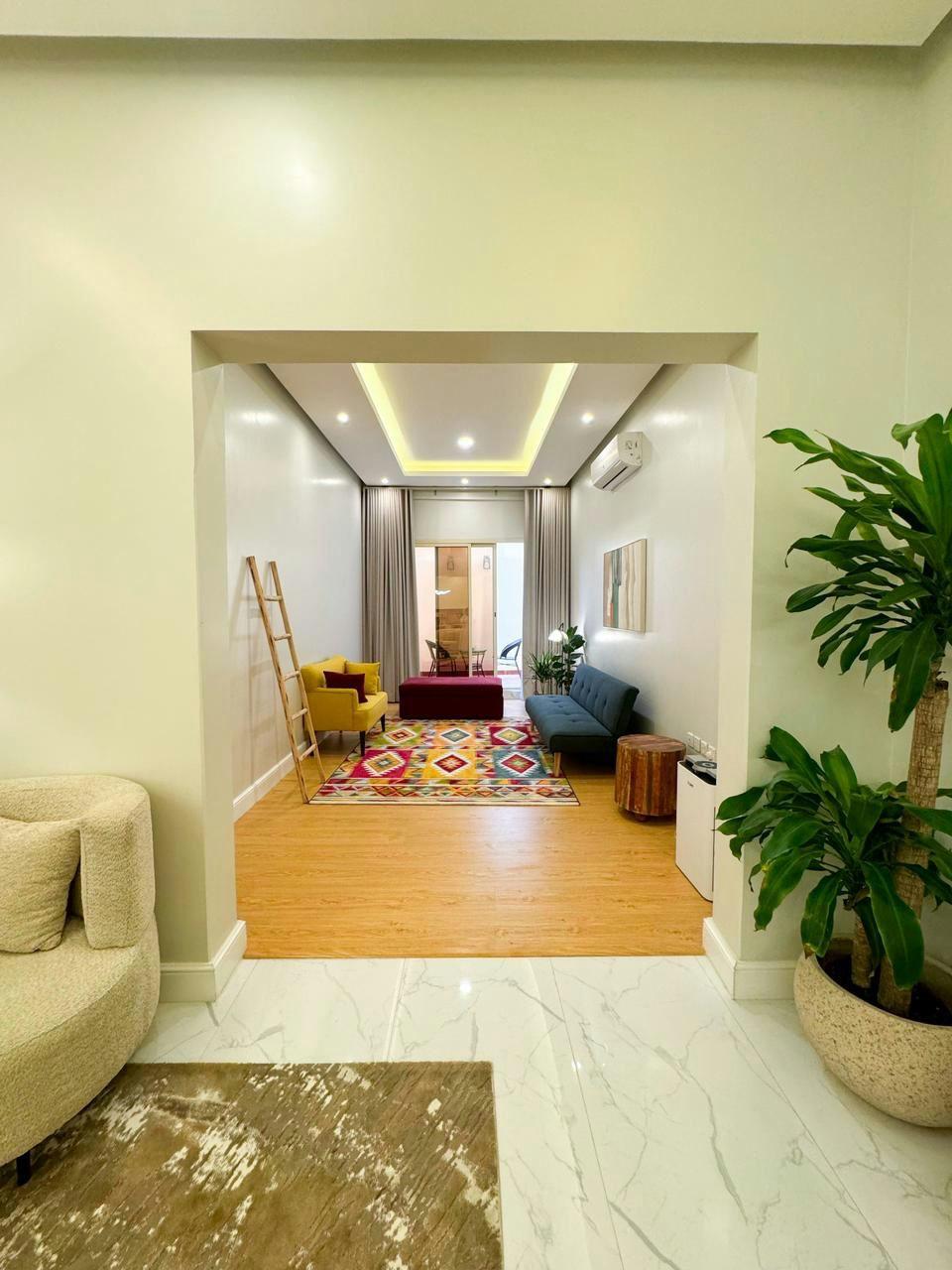 Elegant Apartment with Self Check-in | 4741 Living Room