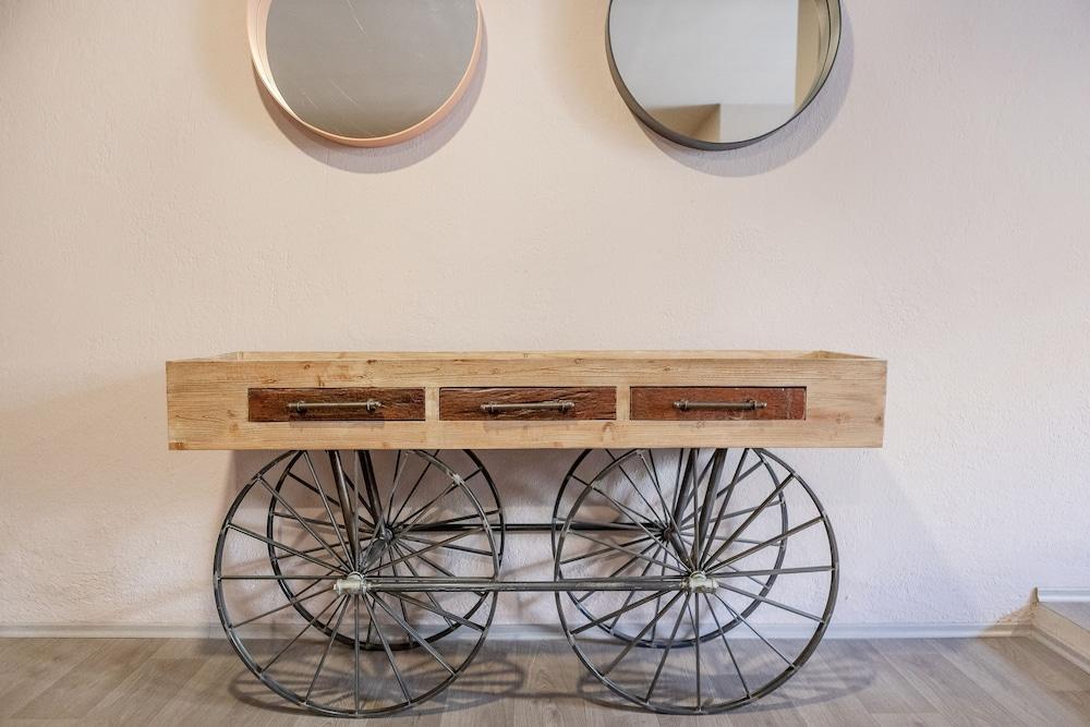 Relax & Recharge in Roma - Elevator - Sleeps 7 Interior