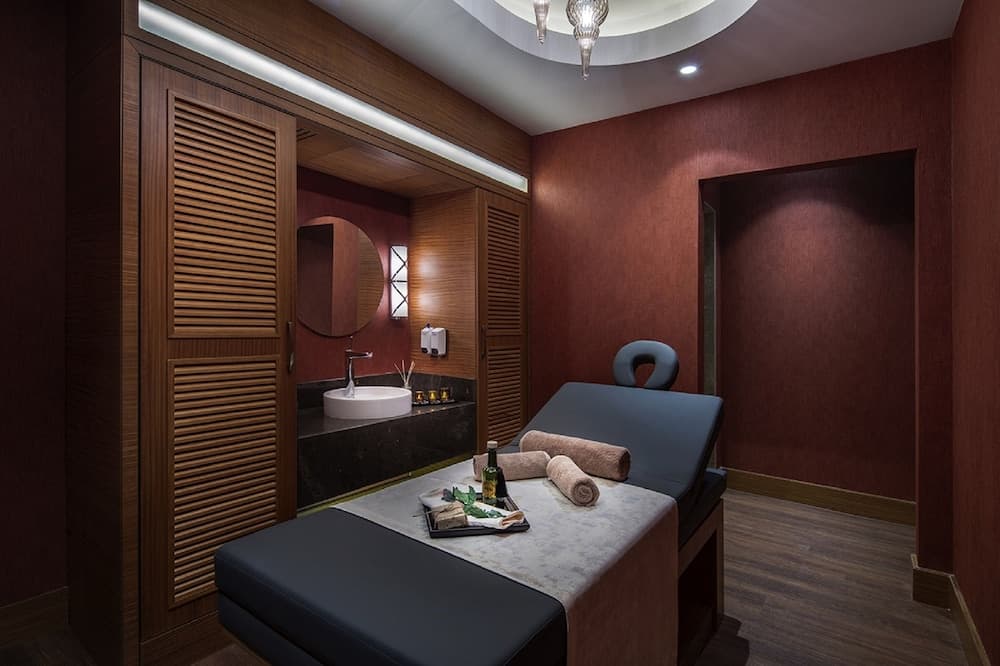 DoubleTree by Hilton Istanbul Topkapi Treatment Room