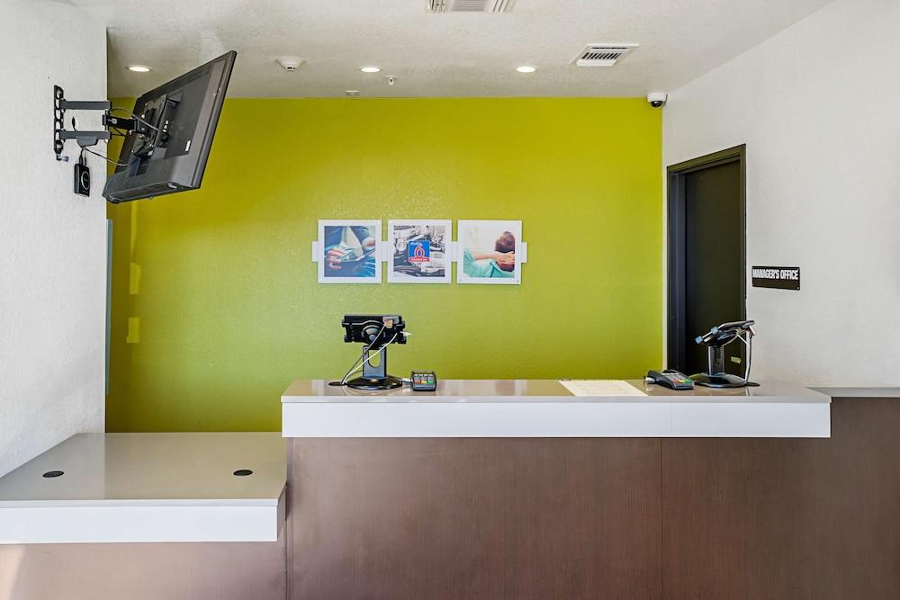 Studio 6 Buda, TX Lobby