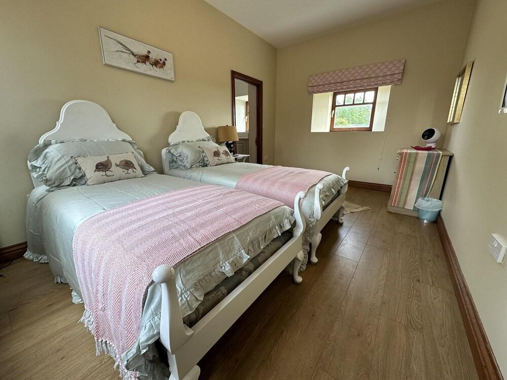 بيوتيفول 2 بد روم بارن إن تاوسيستر نورثانتس غرفة