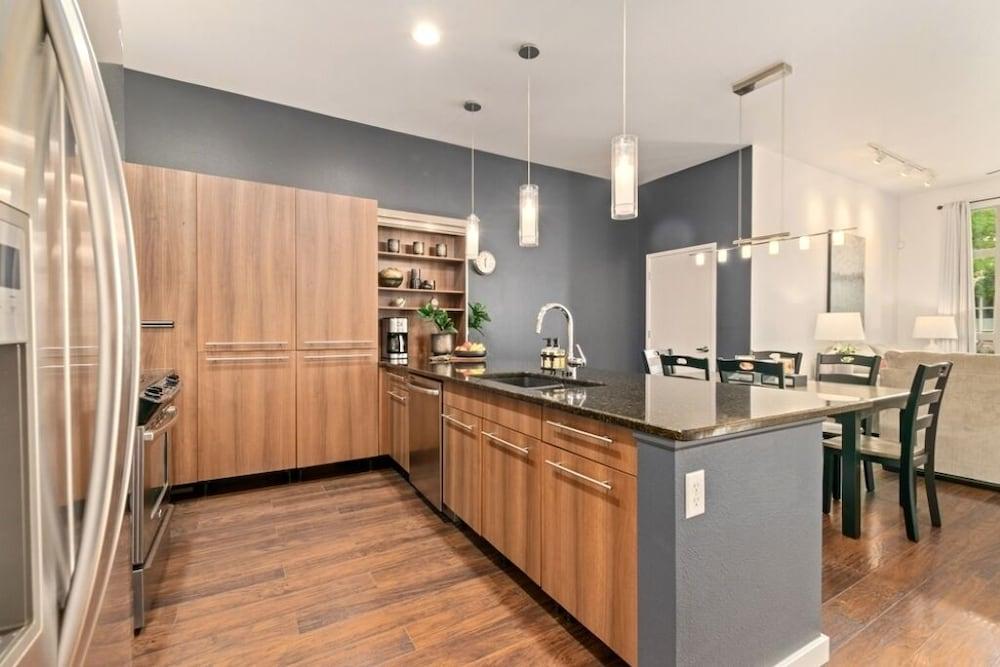 ذا كوزي كورنر ريتريت 15 مين ووك تو أولد تاون داخلي