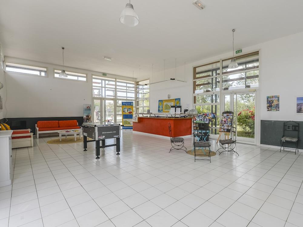 ريزيدينس سن هولس - ليه ريف دو لاك منطقة الاستقبال