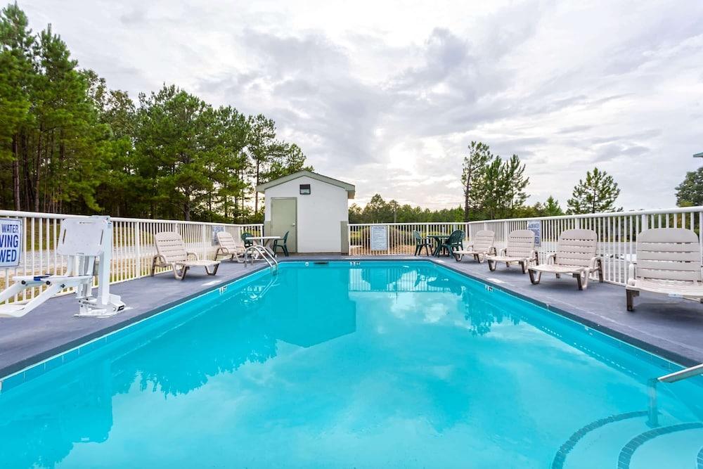 دايز إن باي ويندام لوجوف زحليقة مائية