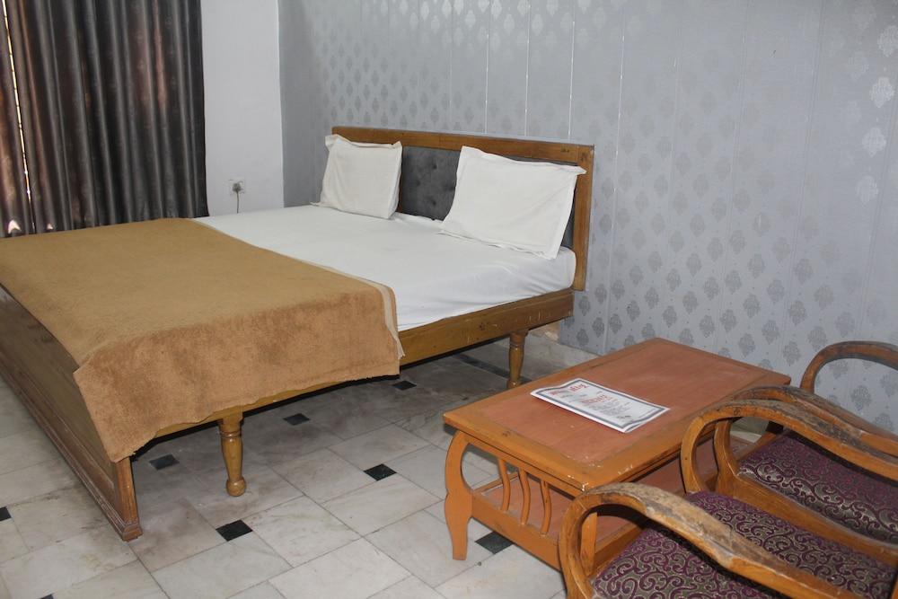 Shree Chitra Residency by Avadhesh Grou Room