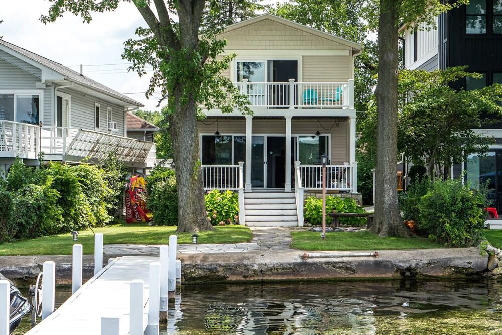 صن سيت جيتاواي أون ديلافان ليك المنطقة الخارجية