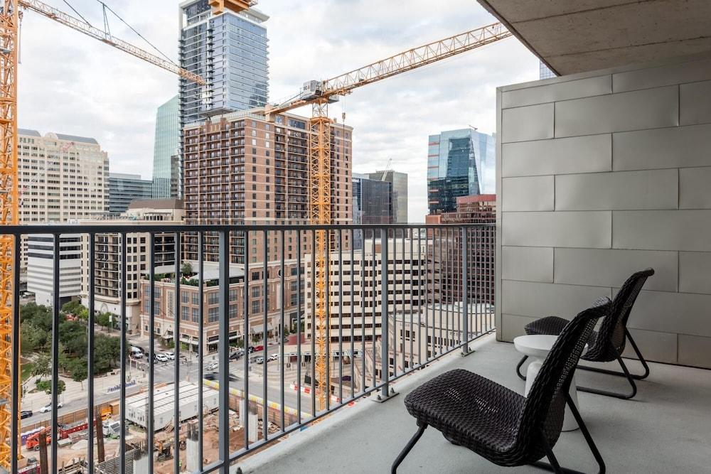Austin Inspiring 2BD 2BA 2nd Street District Apartment Room