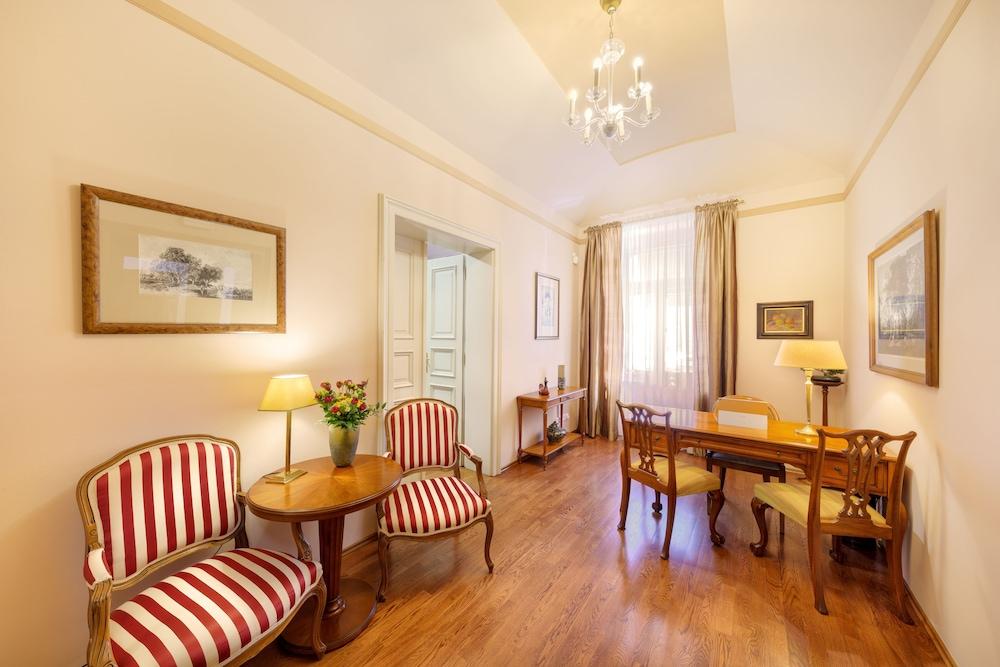 هنجر وول ريزيدنس قاعة الاستقبال