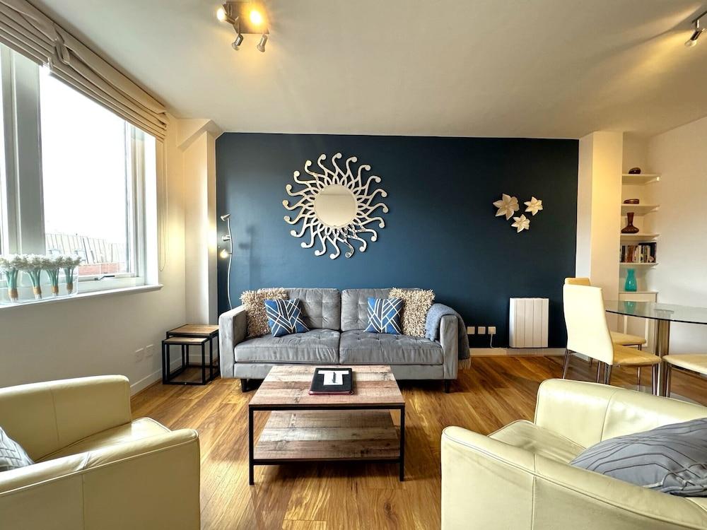 ذا كورت يارد، ويندزر، 2 بدز داخلي