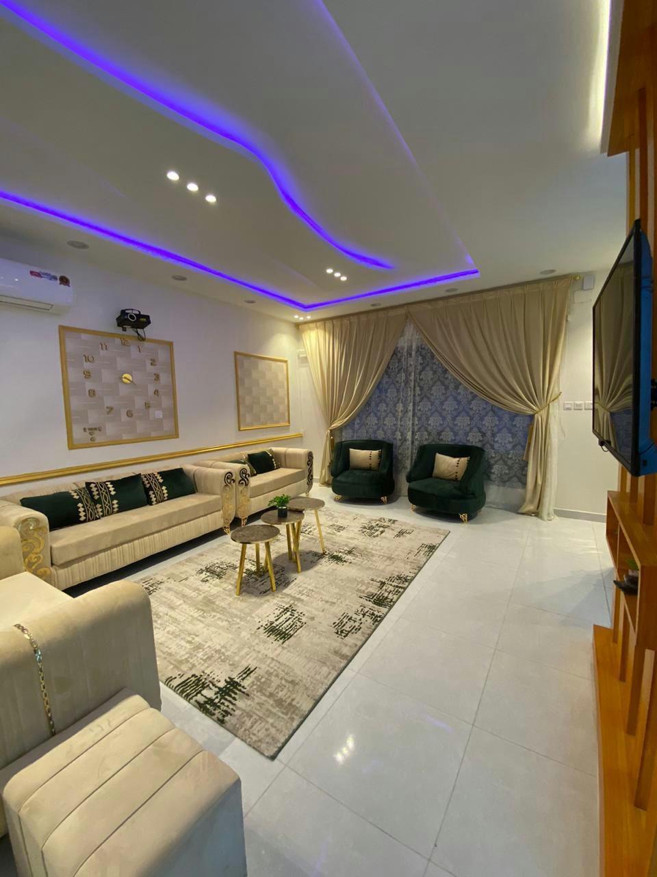 Elegant Chalet with Comfortable and Simple Furniture | 2969 Living Area