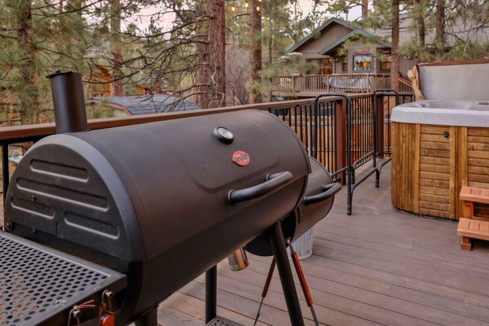 إن بيتوين باينز 1411 باي بيج بير فاكيشنز منطقة شواء/نزهات