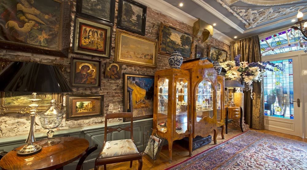 Breitner House Lobby