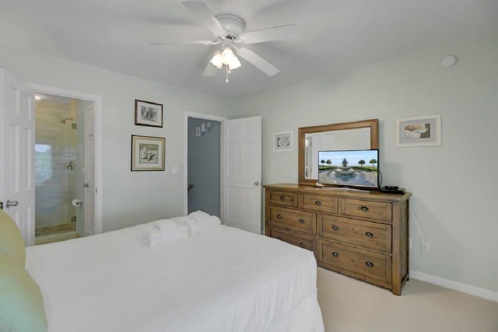 راكيت كلوب 7 باي وايلد ديونز، إن ريزورت كور غرفة