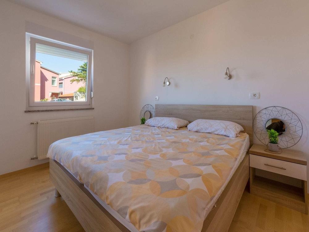 مودرن أبارتمنت إن كريكفينيكا ويذ سويمينج بول غرفة