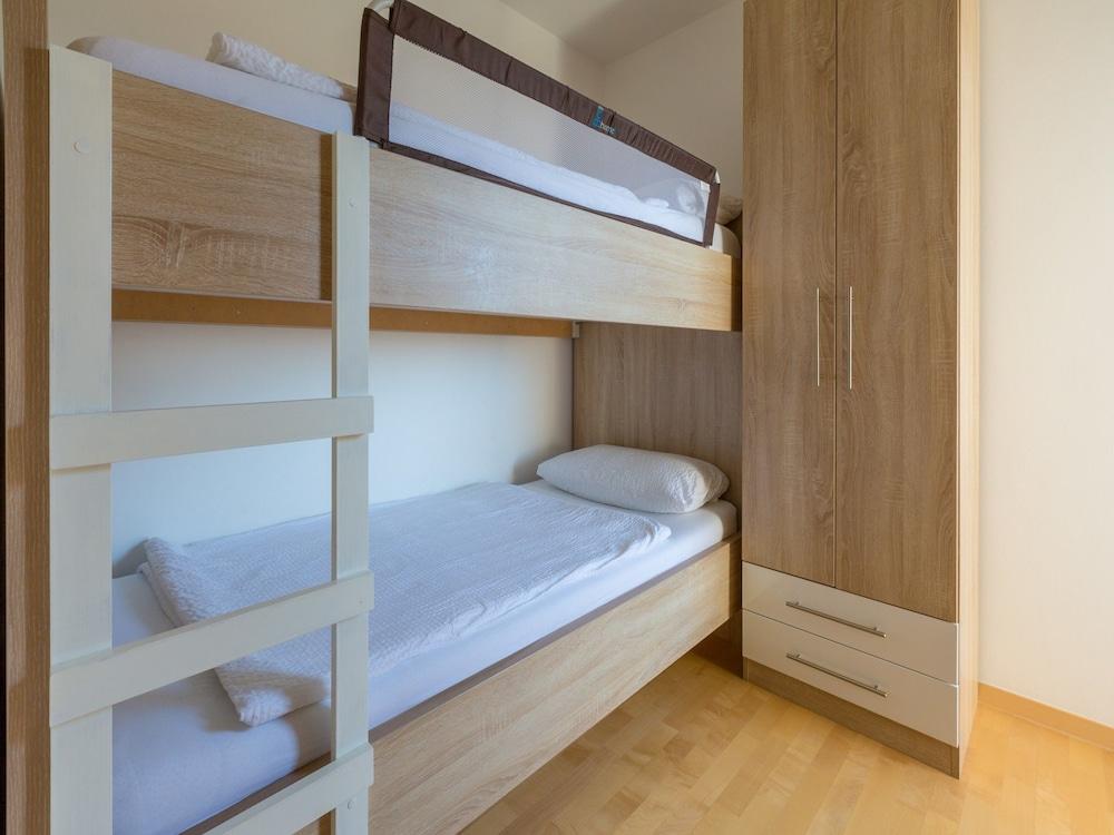 كومفورتابل أبارتمنت ويذ سي فيو آند سويمينج بول غرفة