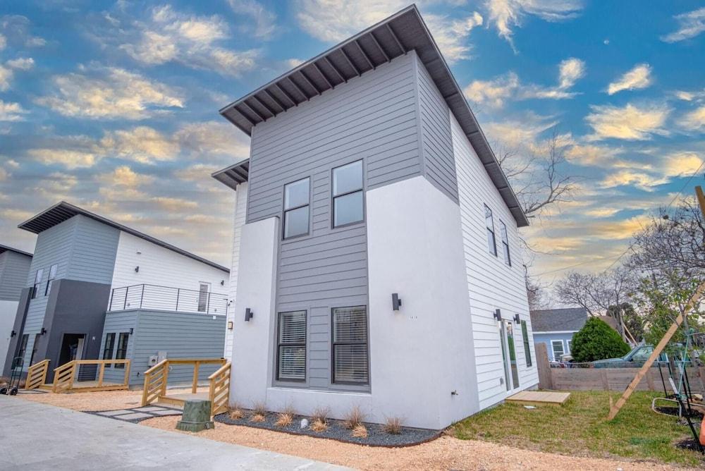 براند نيو ستايليش 1 بد روم 2بارنلنربر ايكس تي نغ داونتاون غرفة