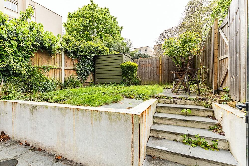 Cosy and Modern Battersea Home Exterior