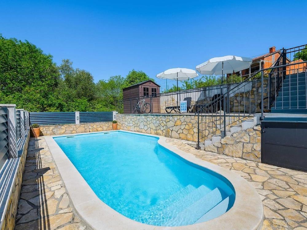 Charming Holiday Home With Pool and sea View Waterslide