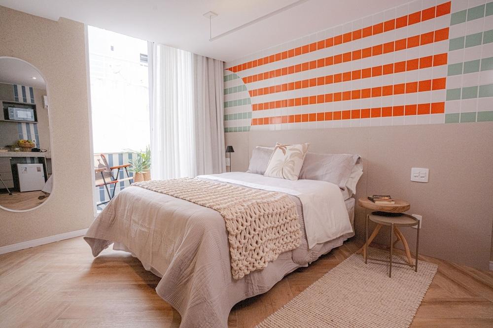 سي فيو آند بالكوني ويذ باثتوب بي جي ستاندارد غرفة