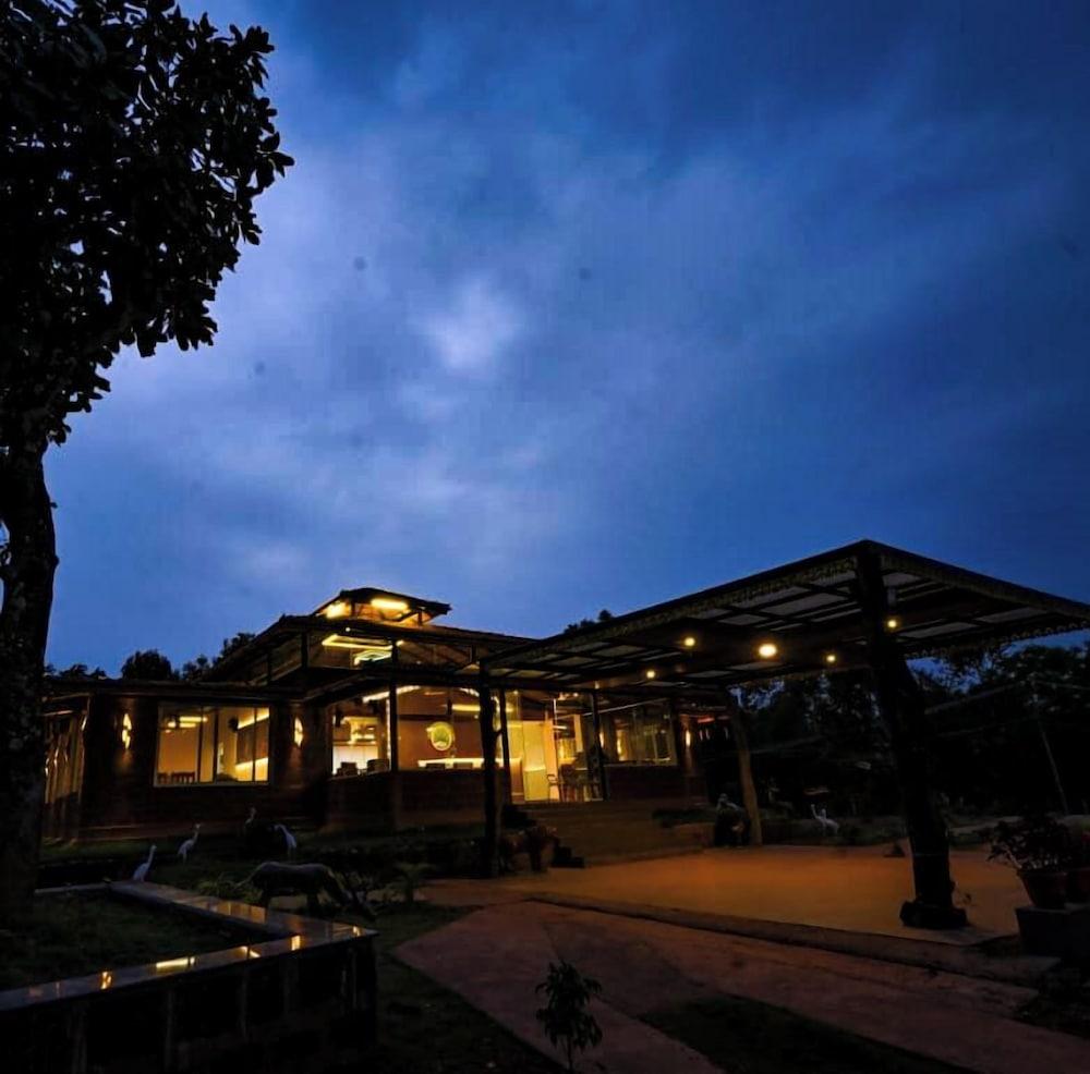 IBBANI JUNGLE RESORT Exterior
