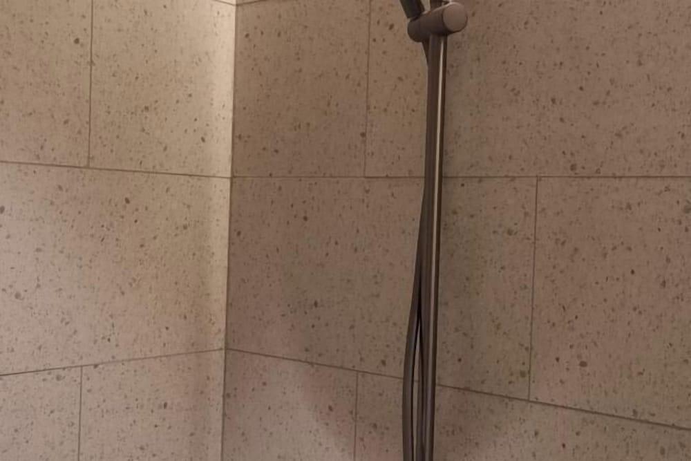 Haihai Hotel (Wuhan University of Technology Wenzhi Street Subway Station) Room