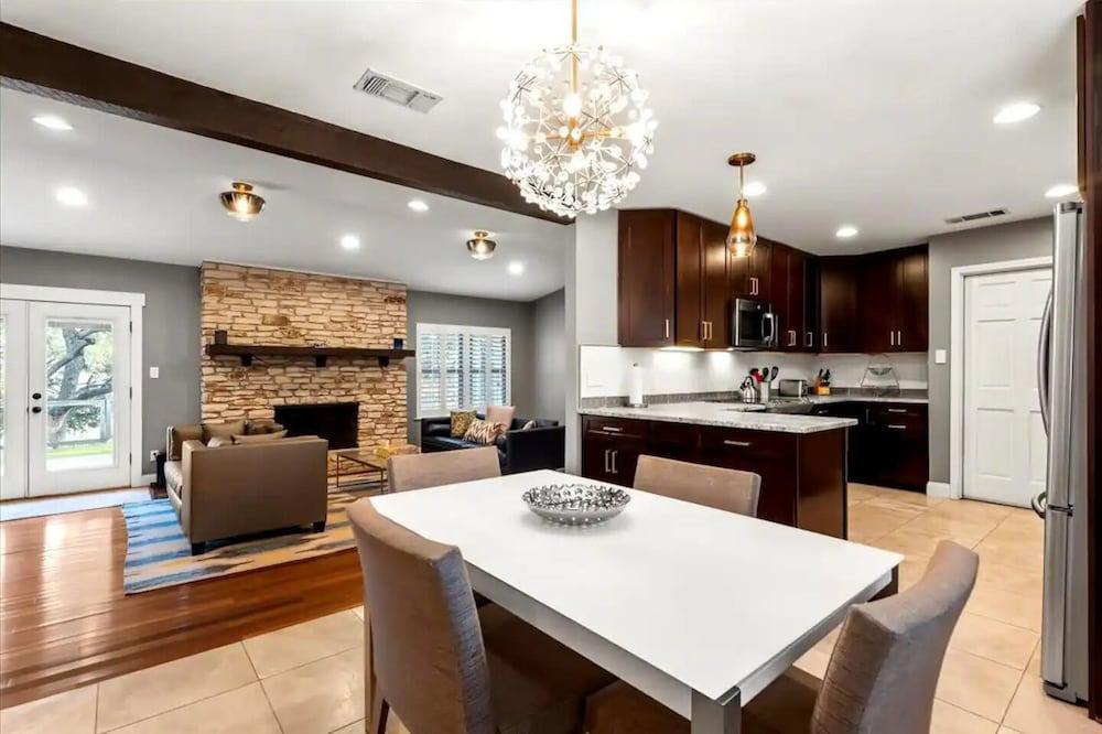 Spacious Retreat with Private Pool Property Amenity