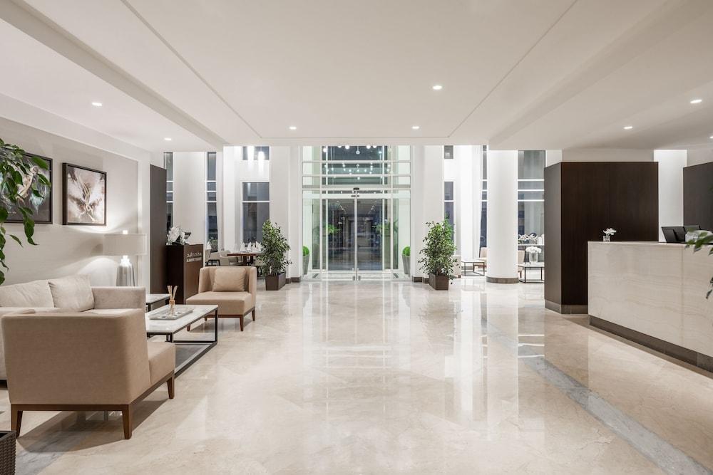 فندق وأجنحة لاند مارك (فندق القمر سابقًا) منطقة الاستقبال