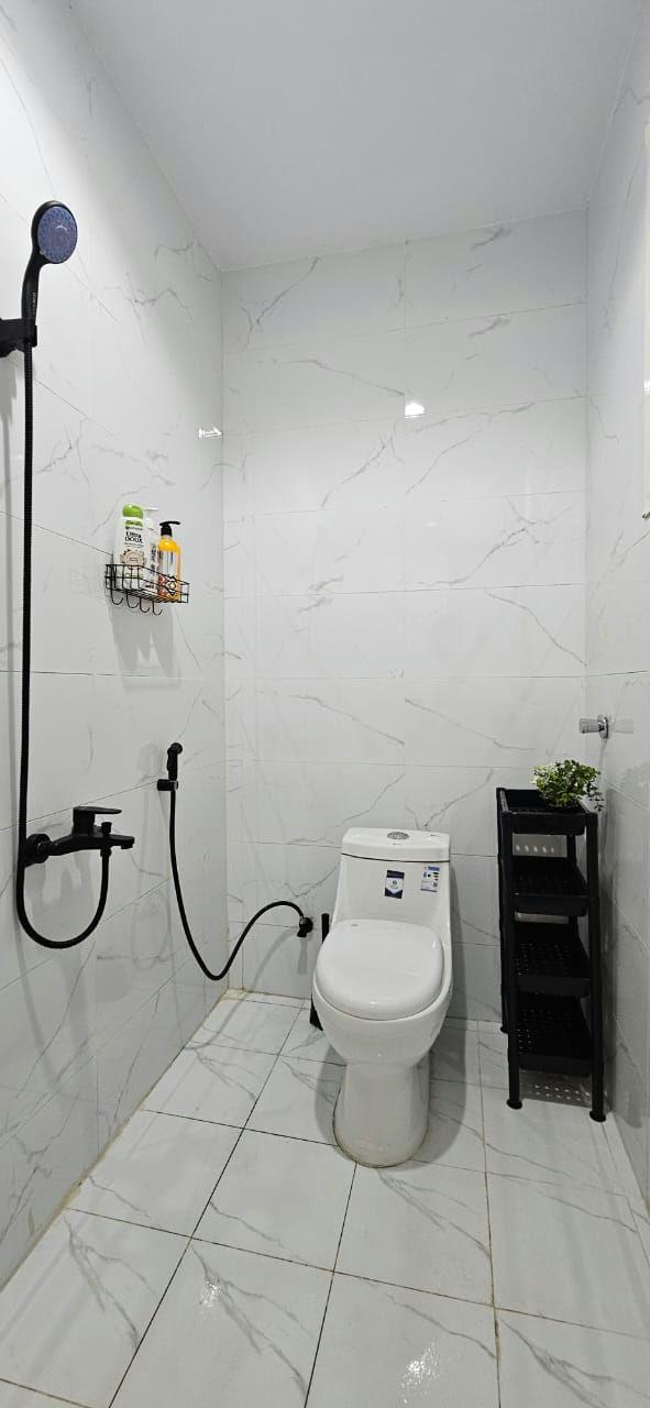 Elegant Apartment with Self Check-in | 4559 Bathroom