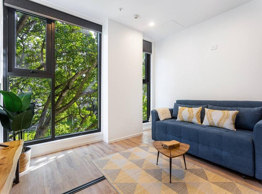 Sunny Retreat In Heart Of Cbd Featured Image