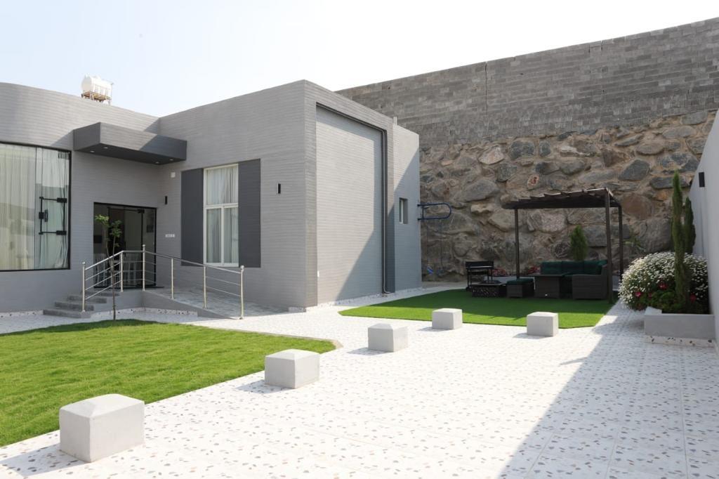 Modern Chalet with Grass Lawn | 4029