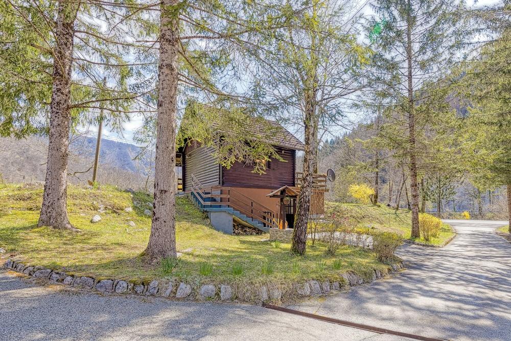 Rozi's Riverside Cottage