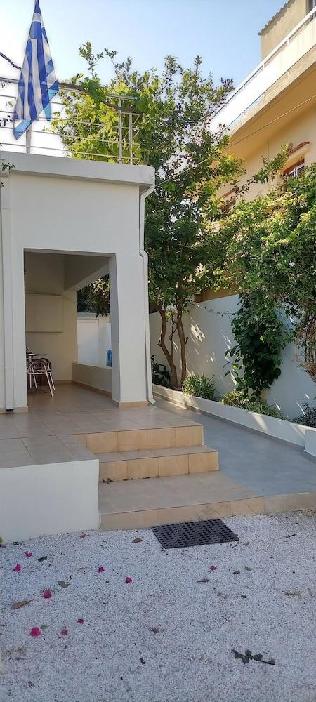Astrinos Apt Simple, Cosy, Comfortable, Near the Beach Exterior