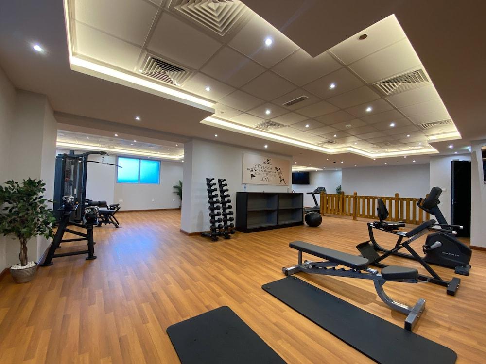 Luxury StayCation - Elegant 1BR Apartment in the Heart of Dubai Gym
