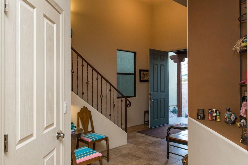 Heart of Tucson 3 BR by Casago Room