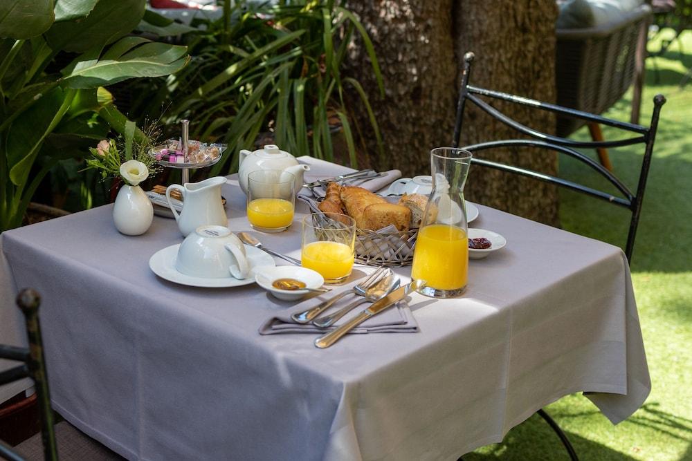 أوتل دو بوتي باليه الصورة الأساسية