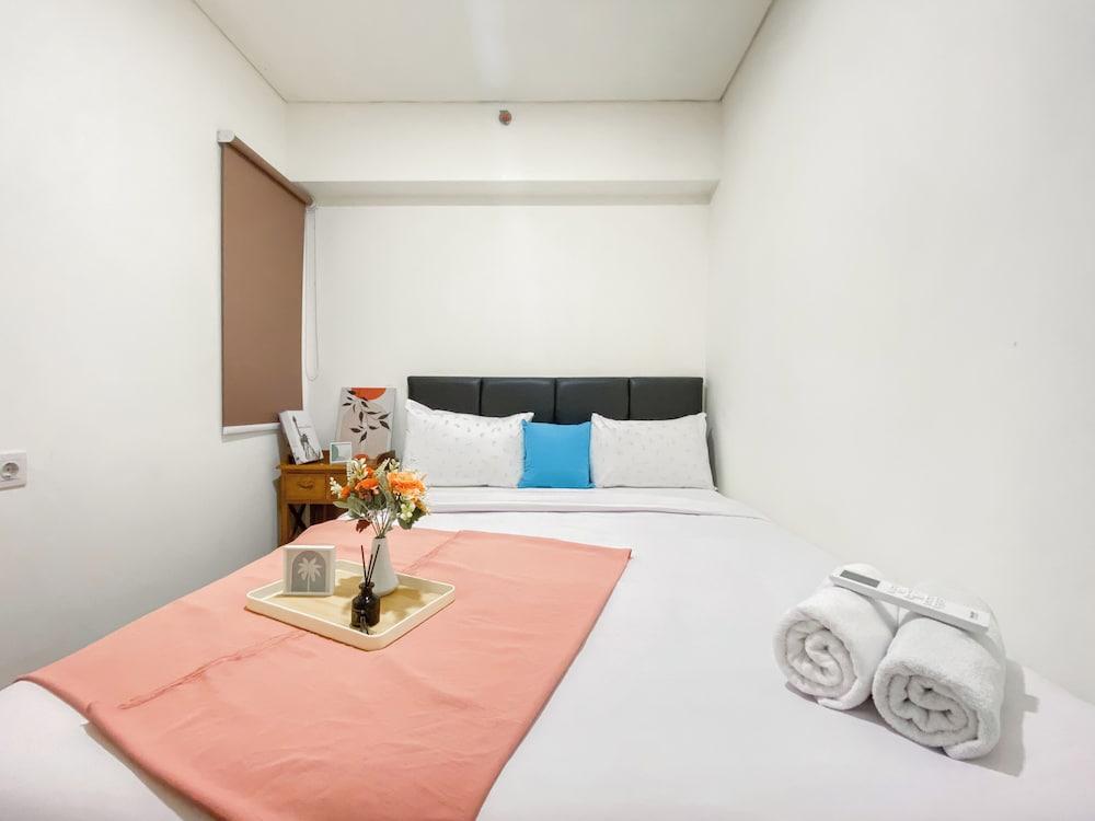 Warm And Homey 2Br At Meikarta Apartment Room