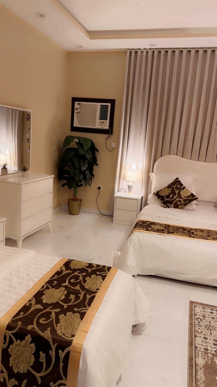 Elegant Studio with Comfortable and Simple Furniture | 5739 Bedroom