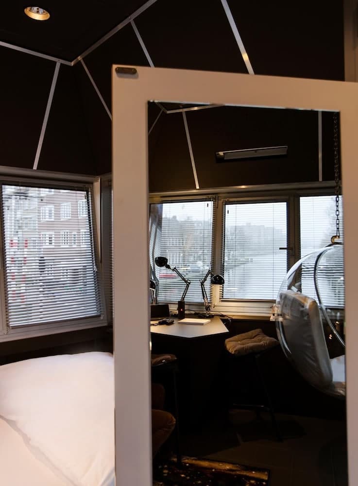 SWEETS - Wiegbrug Room