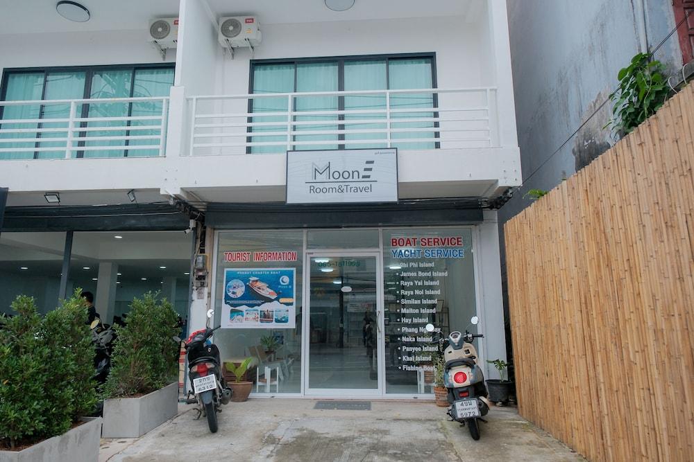 MoonE Exterior