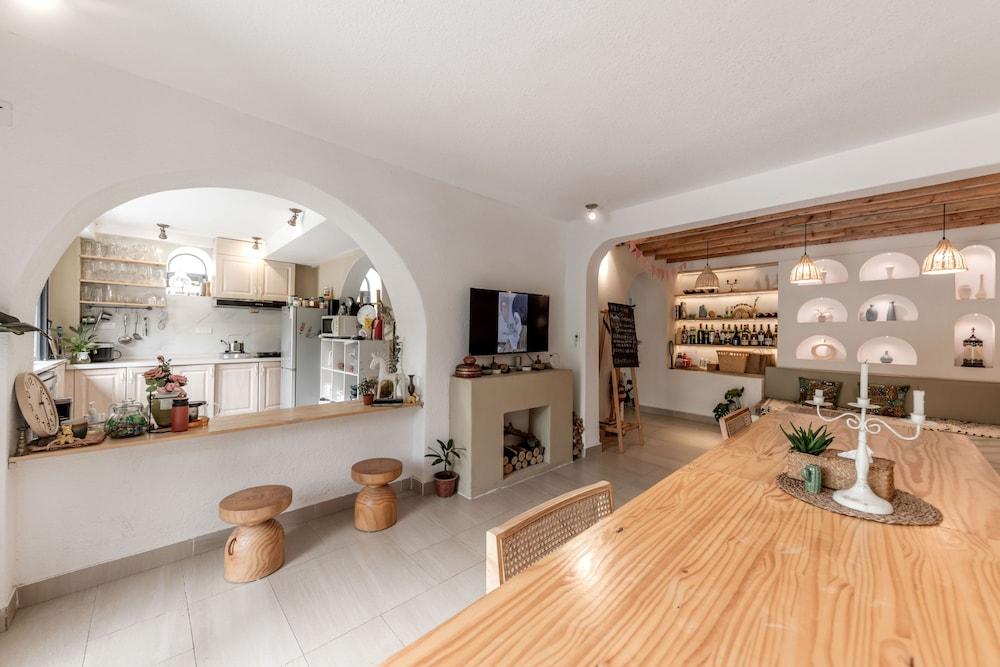 Distant Mountain Guesthouse Reception