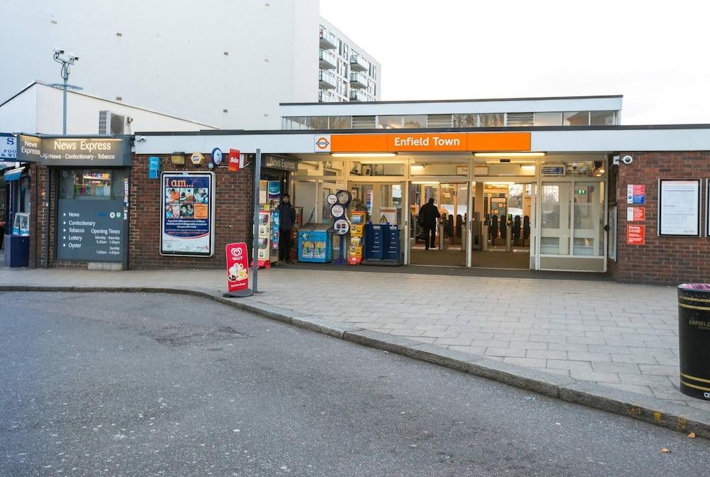 سكايفيليون - تاور بوينت إنفيلد 2 بد وبالكوني المنطقة الخارجية