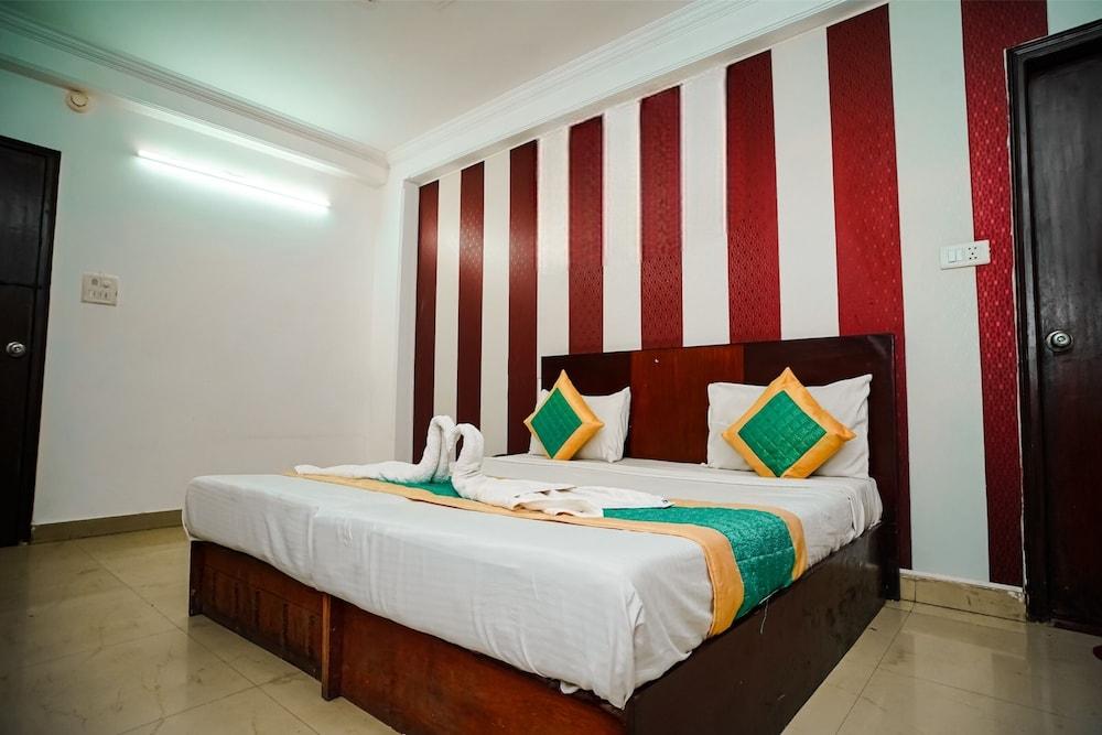 Hotel Aditya Inn Room