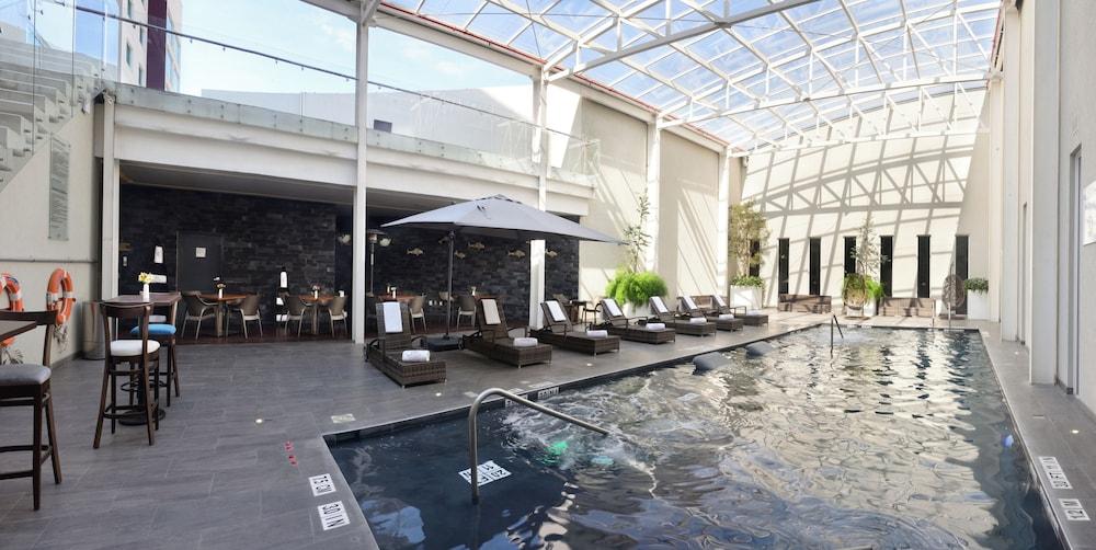 جران هوتل دي بويبل إ ٕ ايف زحليقة مائية