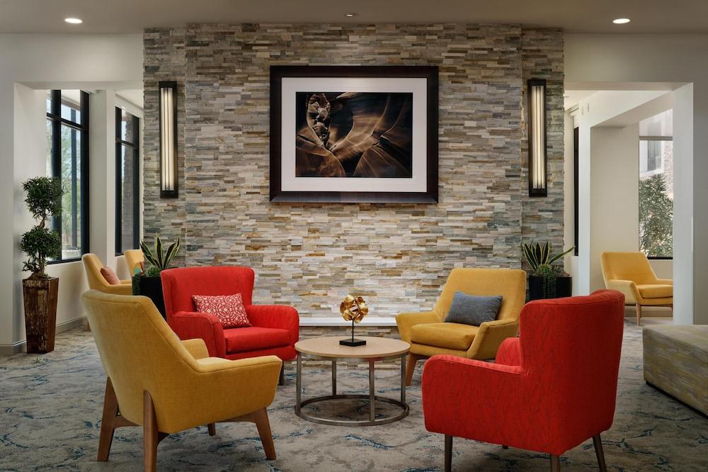 هيلتون جاردين إن فوينكس نورث هابي فالي الردهة