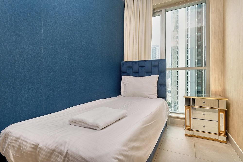 بيلا فيستا -شقة فاخرة بغرفتي نوم بها غرفة للخادمات- بوليفارد سنترال غرفة