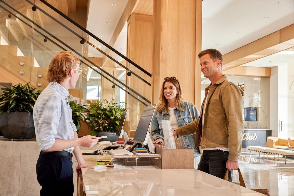 ناون هوتل، نورمان، إيه تريبوت بورتفوليو هوتل منطقة الاستقبال