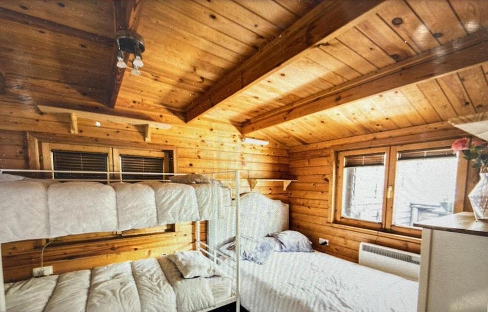 بيوتيفول 1-بد سيكلوديد كابين، ويتث بار آند فاير غرفة