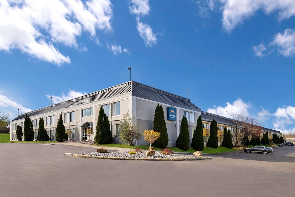 كواليتي إن آند سويتس سيراكوس فيرجراوندز المنطقة الخارجية